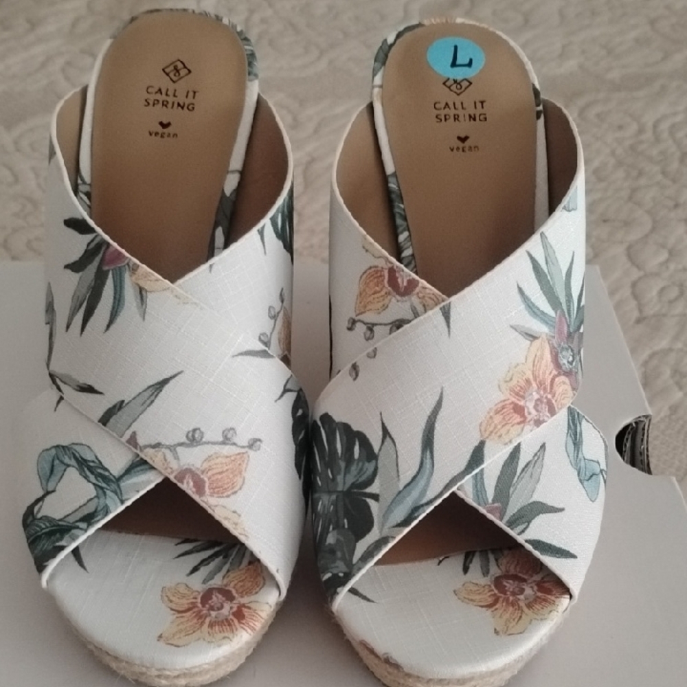 Call It Spring Women's Floral Sandals